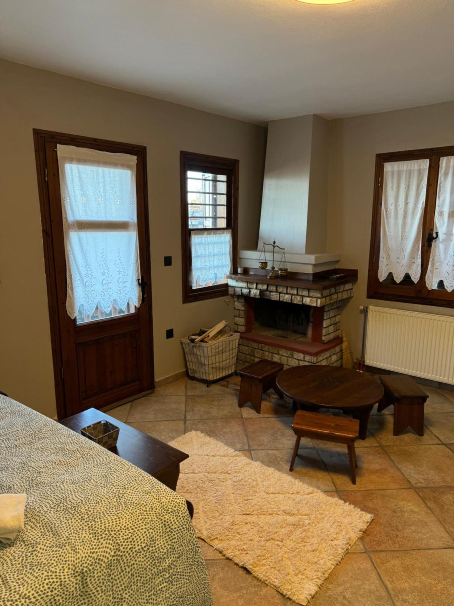 Enastron Guesthouse Palaios Panteleimonas Exteriér fotografie