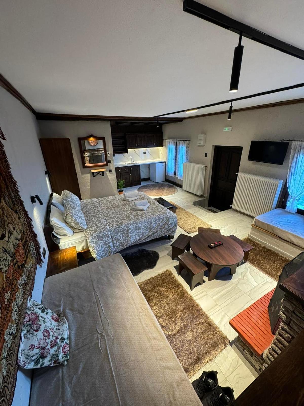 Enastron Guesthouse Palaios Panteleimonas Exteriér fotografie